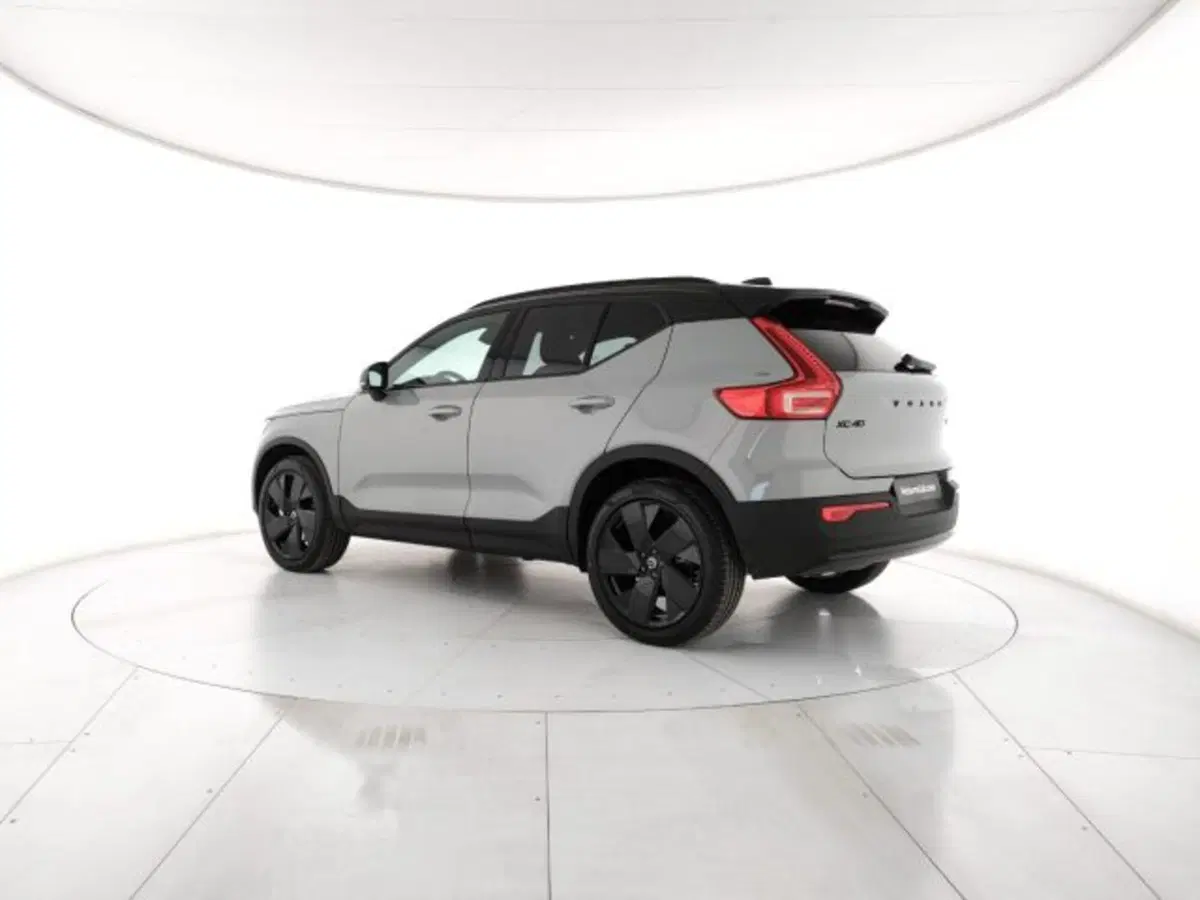 Volvo XC40 nuova a Modena (3)