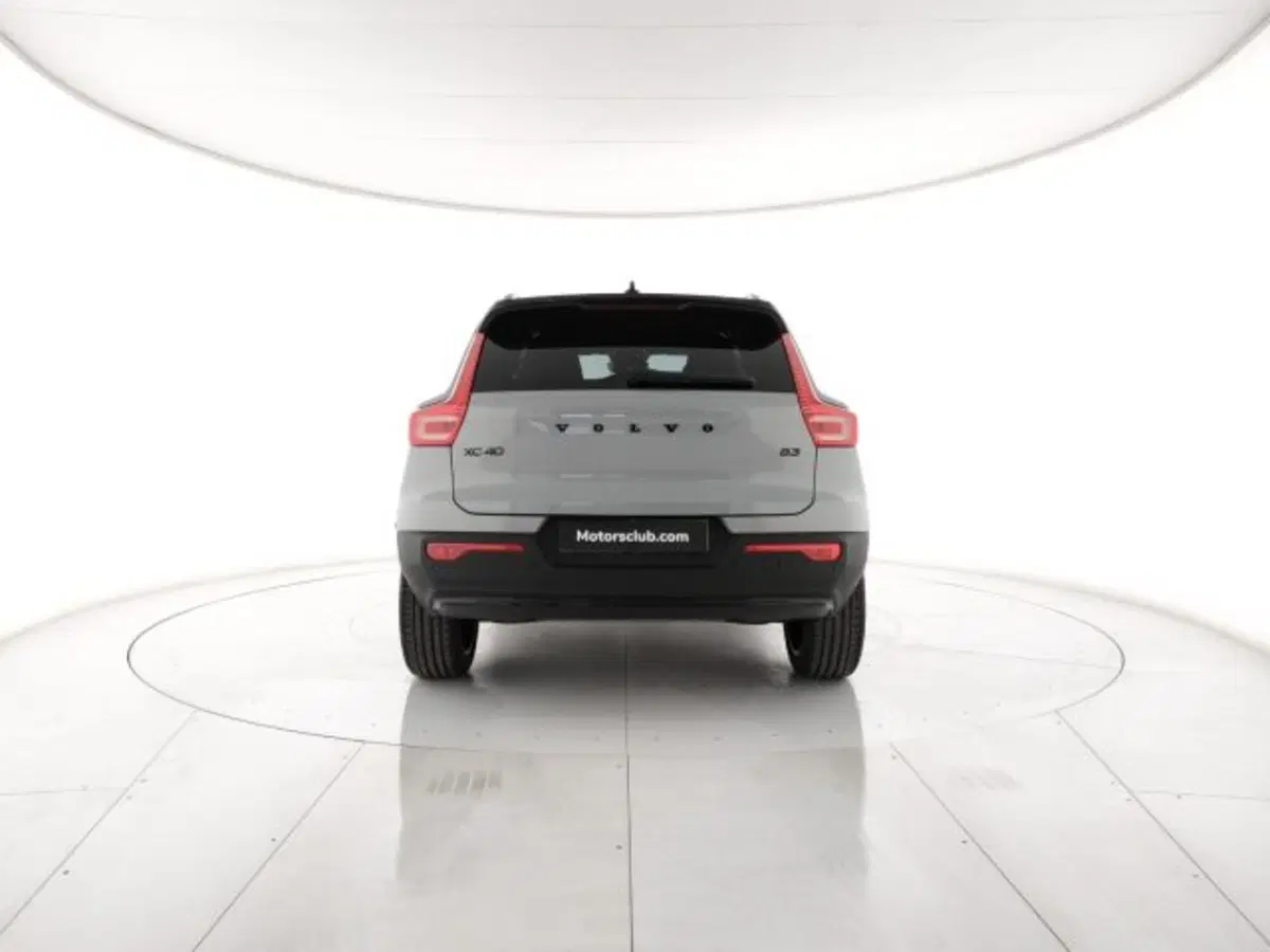 Volvo XC40 nuova a Modena (4)