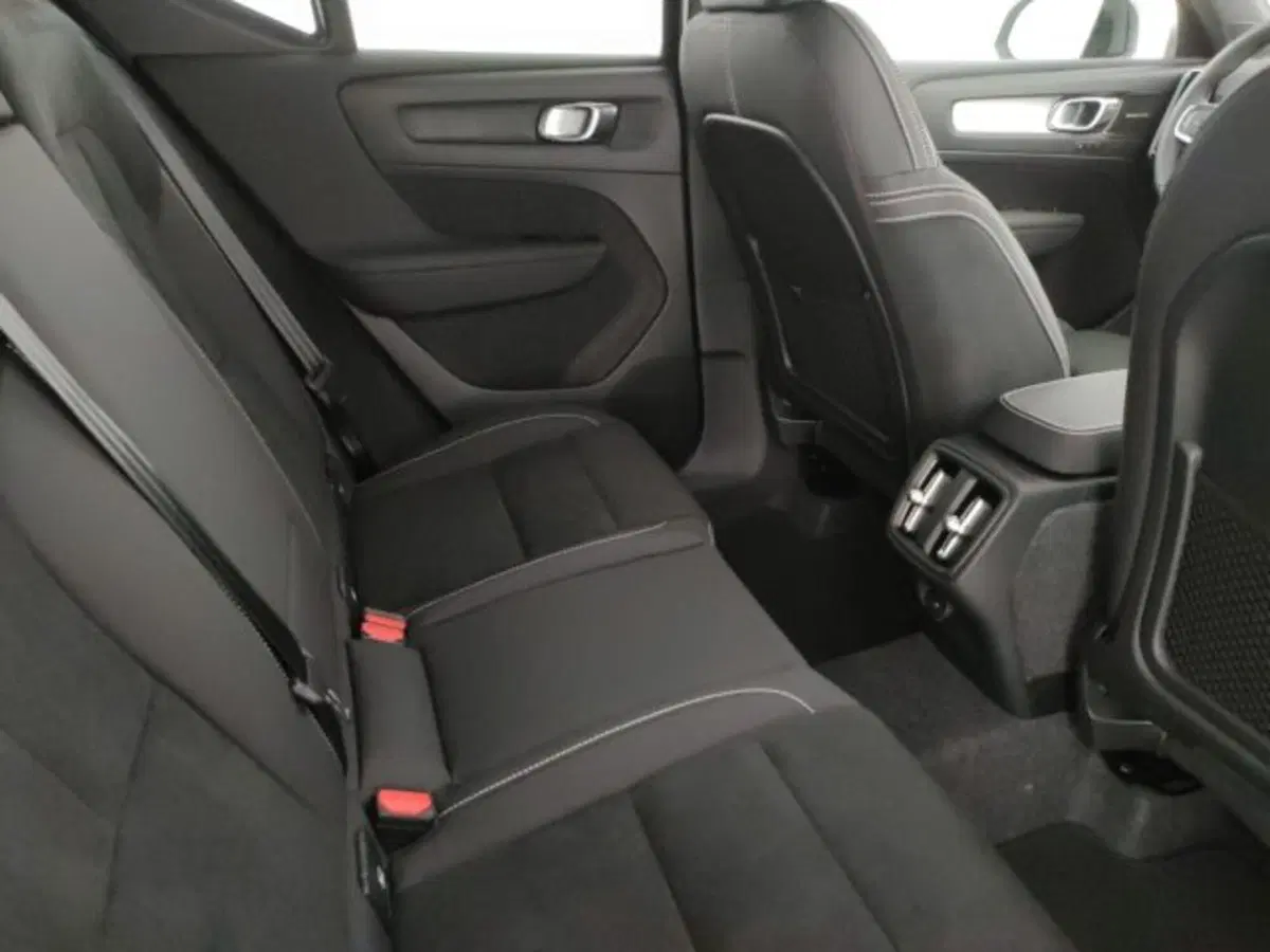 Volvo XC40 nuova a Modena (9)