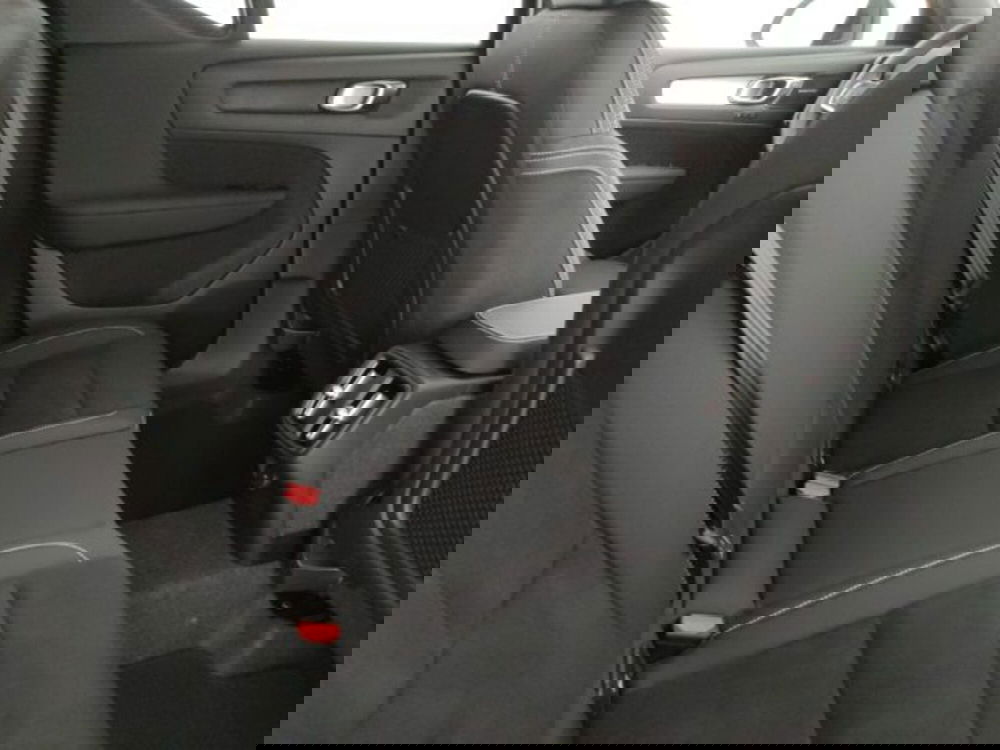 Volvo XC40 nuova a Modena (9)