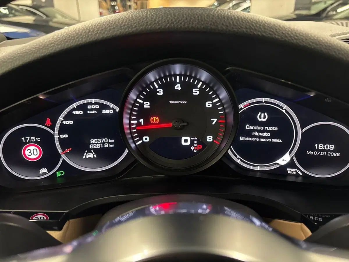 Porsche Cayenne usata a Prato (13)