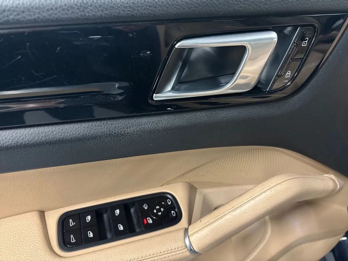 Porsche Cayenne usata a Prato (17)