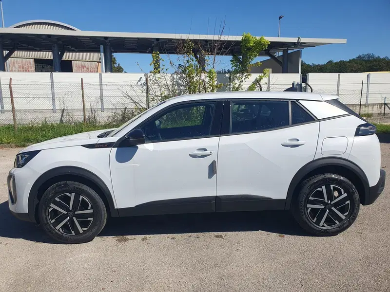 Peugeot 2008 nuova a Frosinone (4)