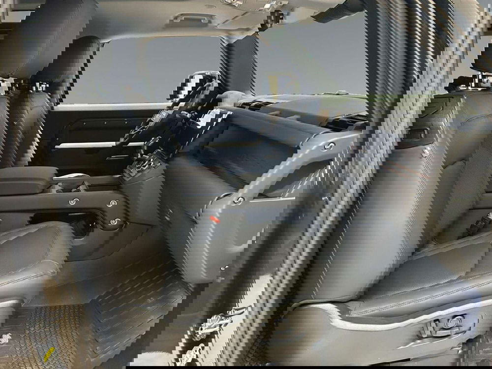 Land Rover Defender nuova a Trento (3)