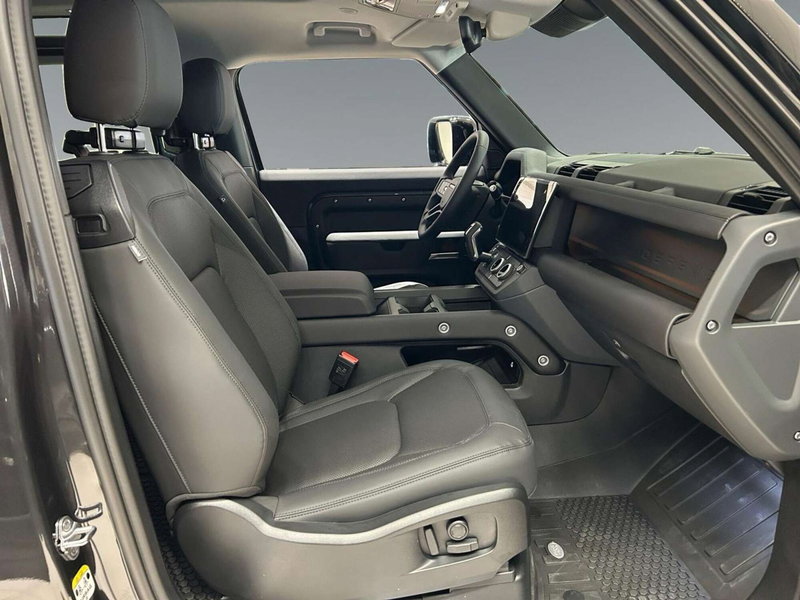 Land Rover Defender nuova a Trento (3)