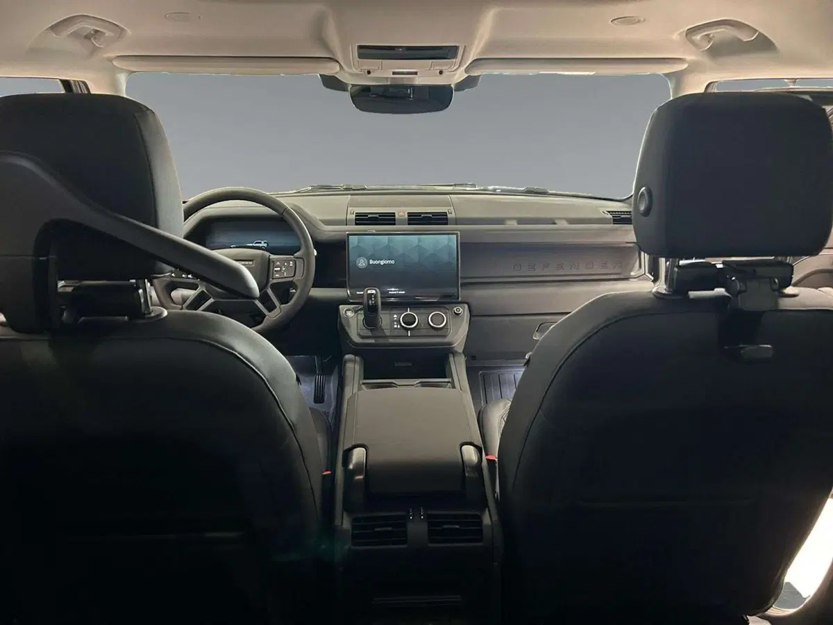 Land Rover Defender nuova a Trento (4)