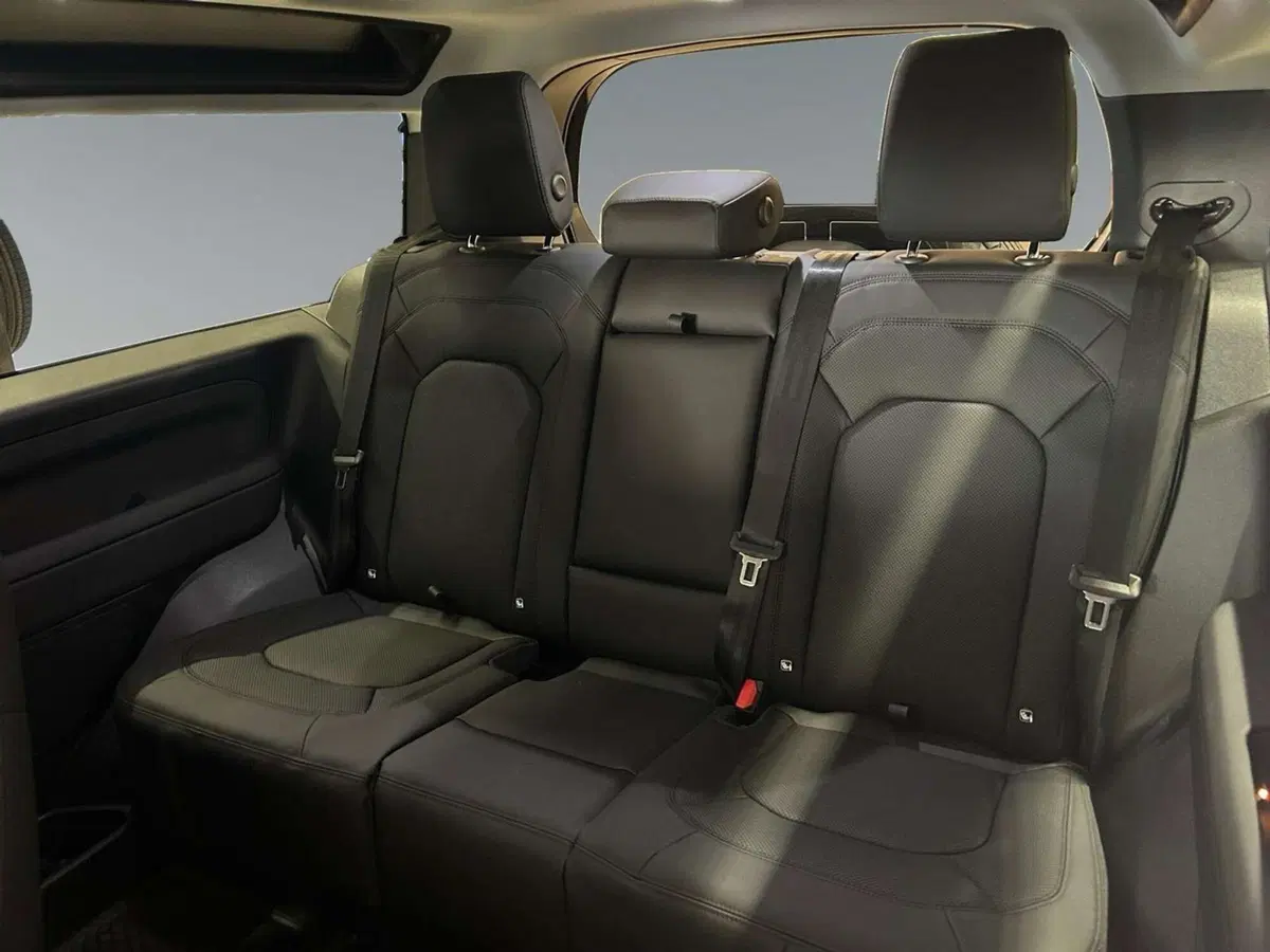 Land Rover Defender nuova a Trento (5)