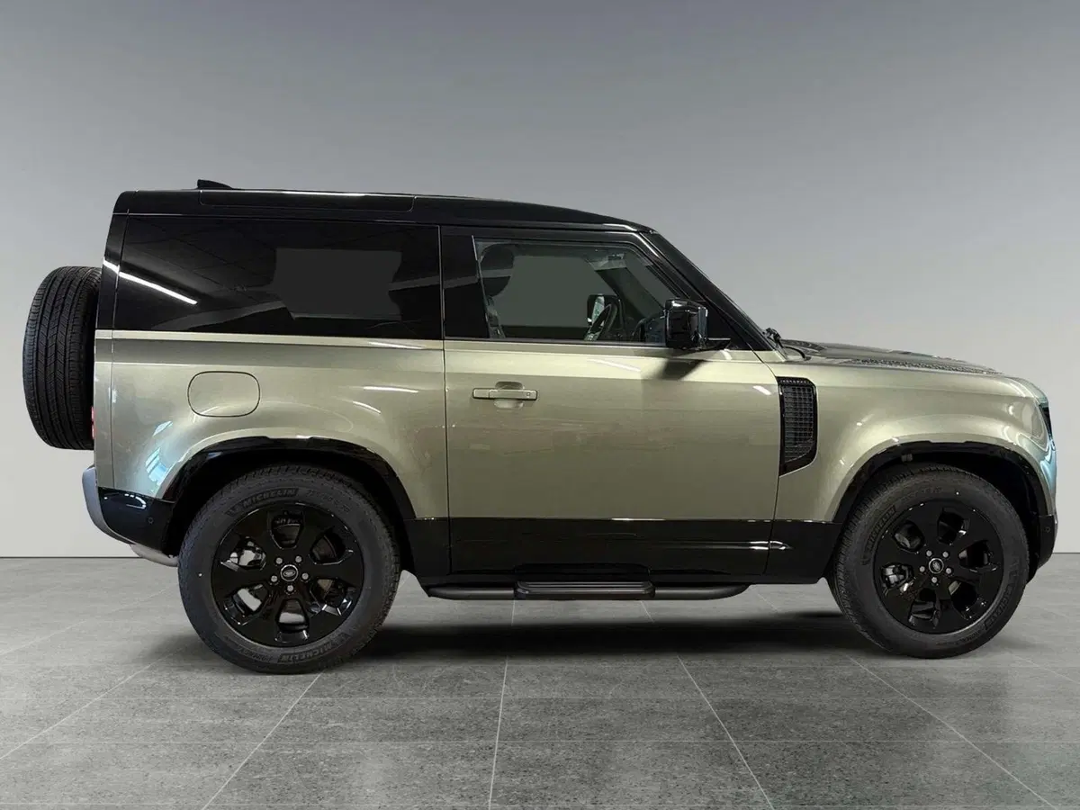 Land Rover Defender nuova a Trento (2)