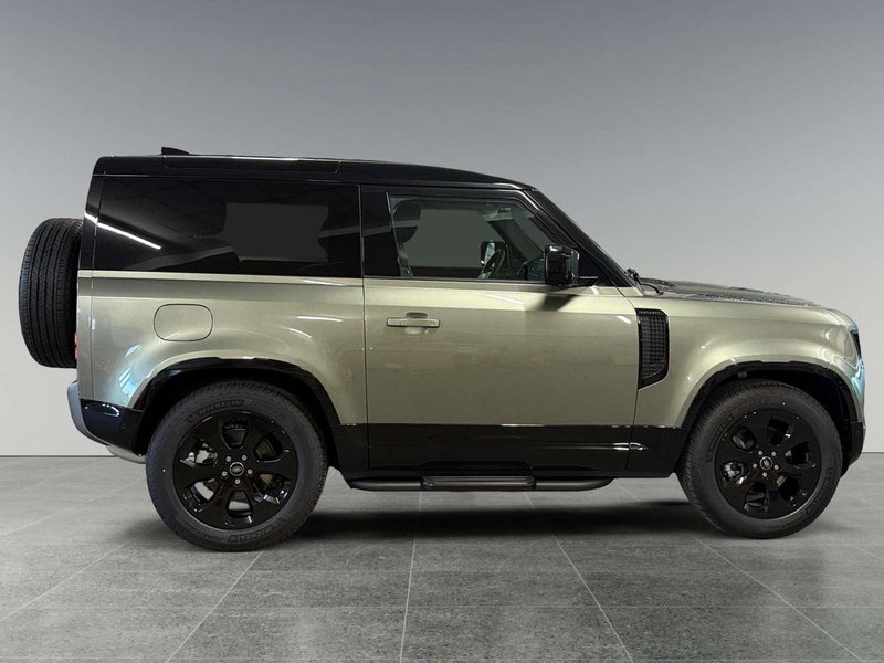 Land Rover Defender nuova a Trento (2)