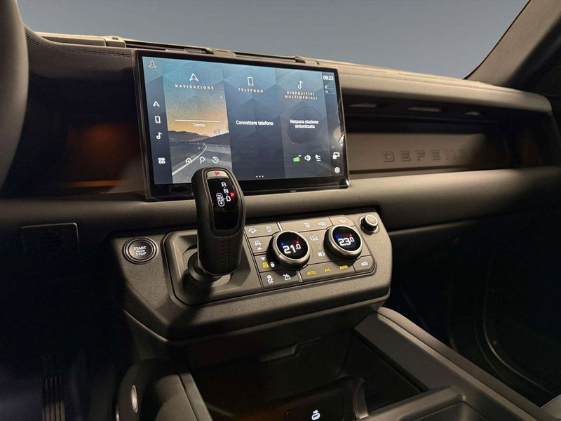 Land Rover Defender nuova a Trento (9)