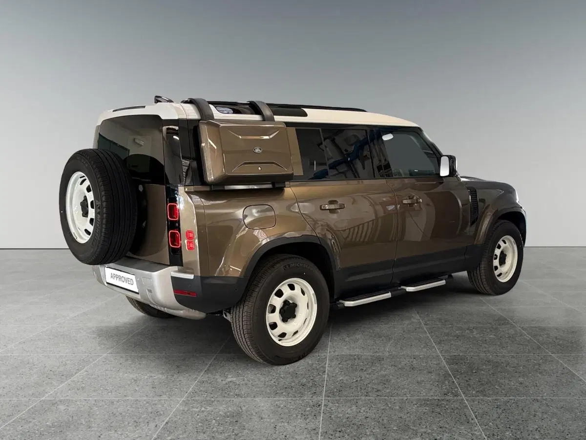 Land Rover Defender nuova a Trento (2)