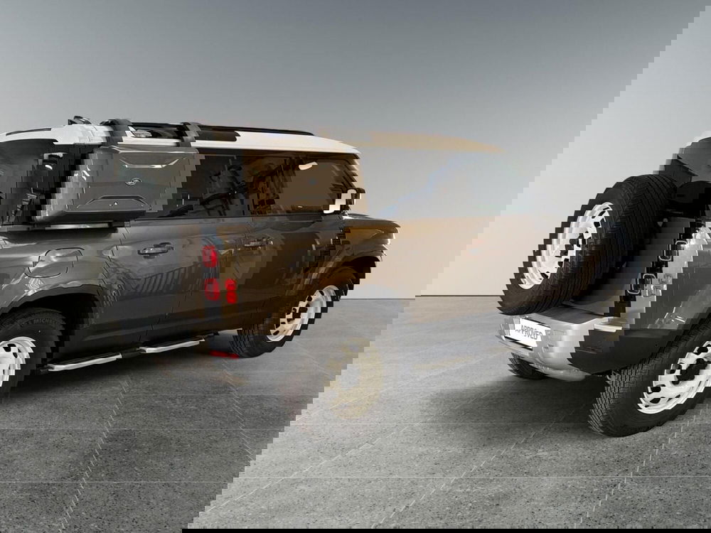 Land Rover Defender nuova a Trento (2)