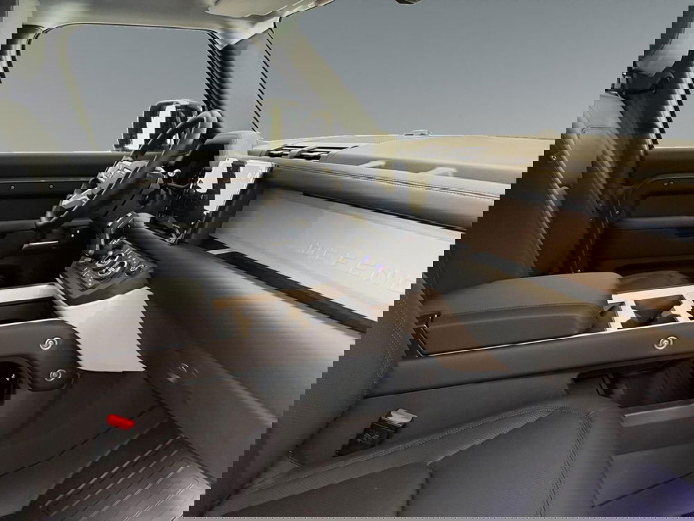 Land Rover Defender nuova a Trento (3)