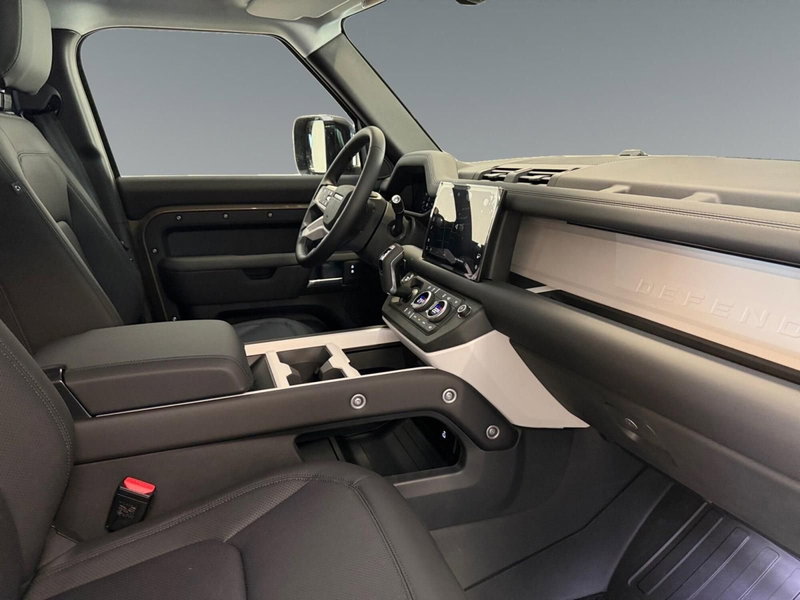 Land Rover Defender nuova a Trento (3)