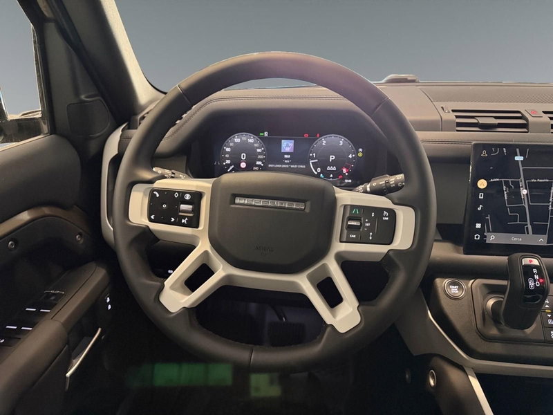 Land Rover Defender nuova a Trento (4)