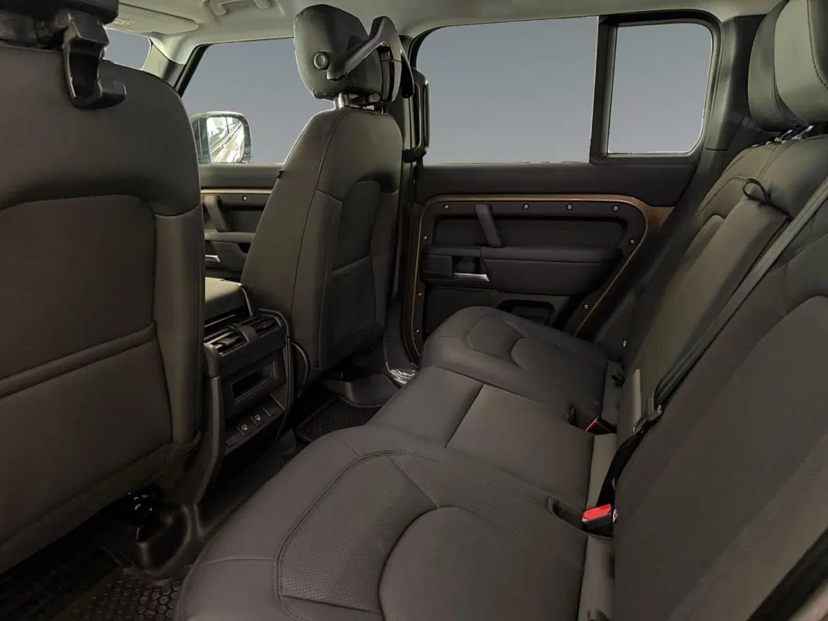 Land Rover Defender nuova a Trento (5)