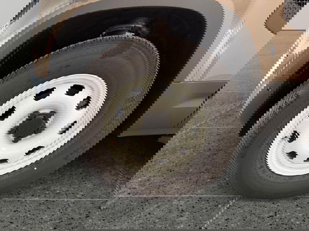 Land Rover Defender nuova a Trento (9)