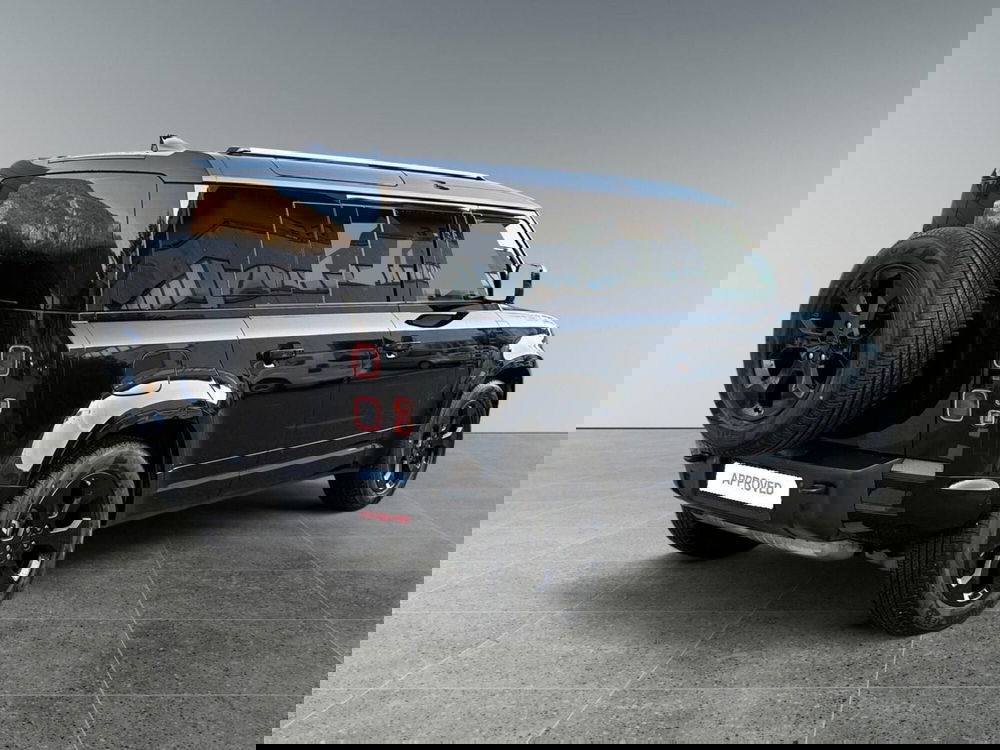 Land Rover Defender nuova a Trento (2)