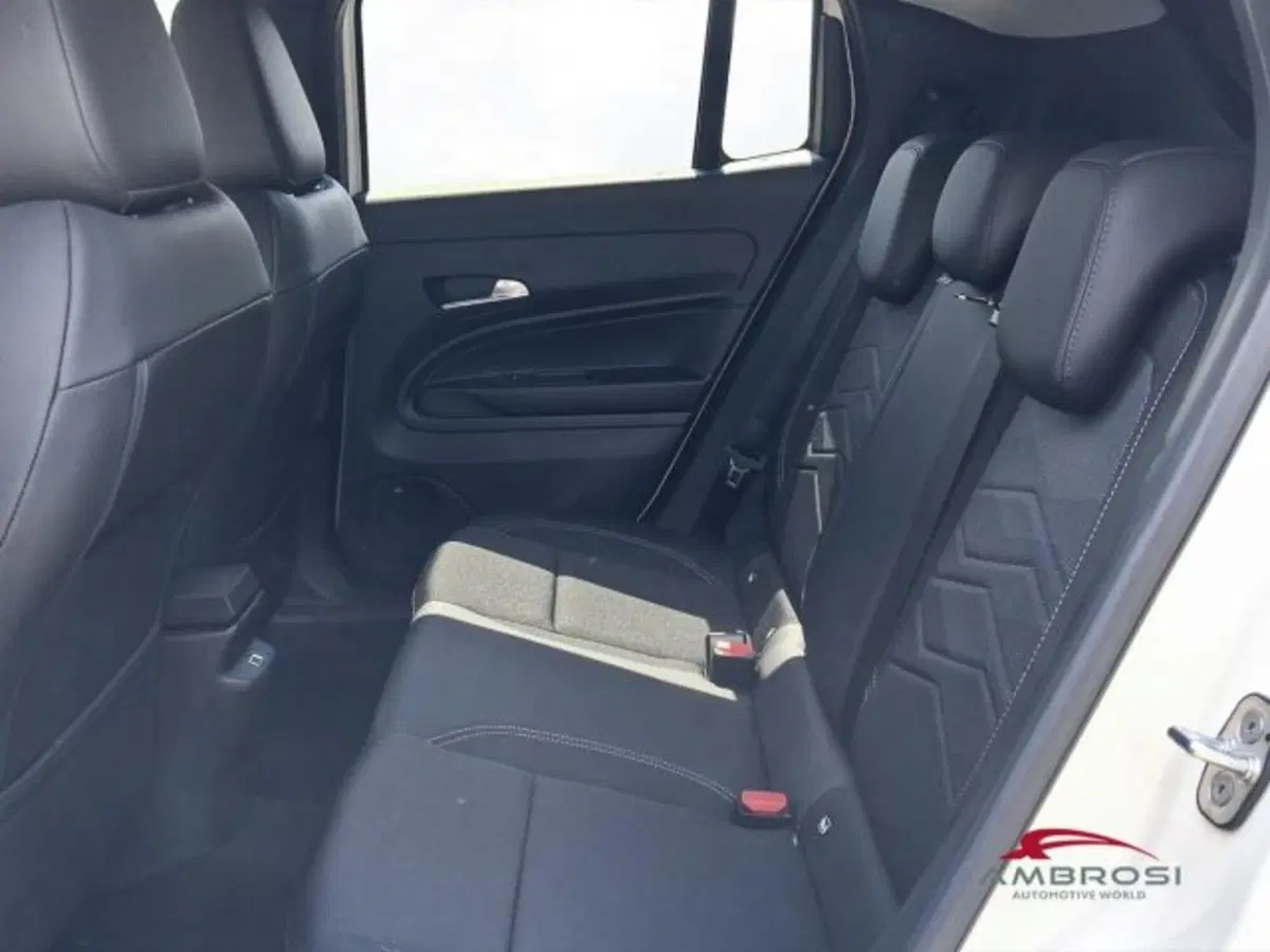 Jeep Avenger nuova a Perugia (11)