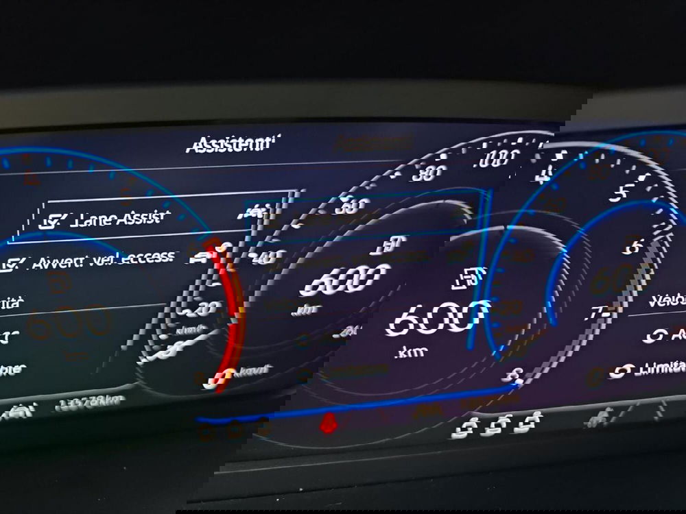 Volkswagen T-Roc usata a Lecco (16)