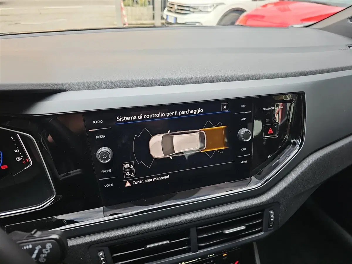 Volkswagen Taigo usata a Lecco (12)