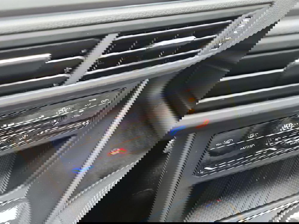 Volkswagen Taigo usata a Lecco (15)