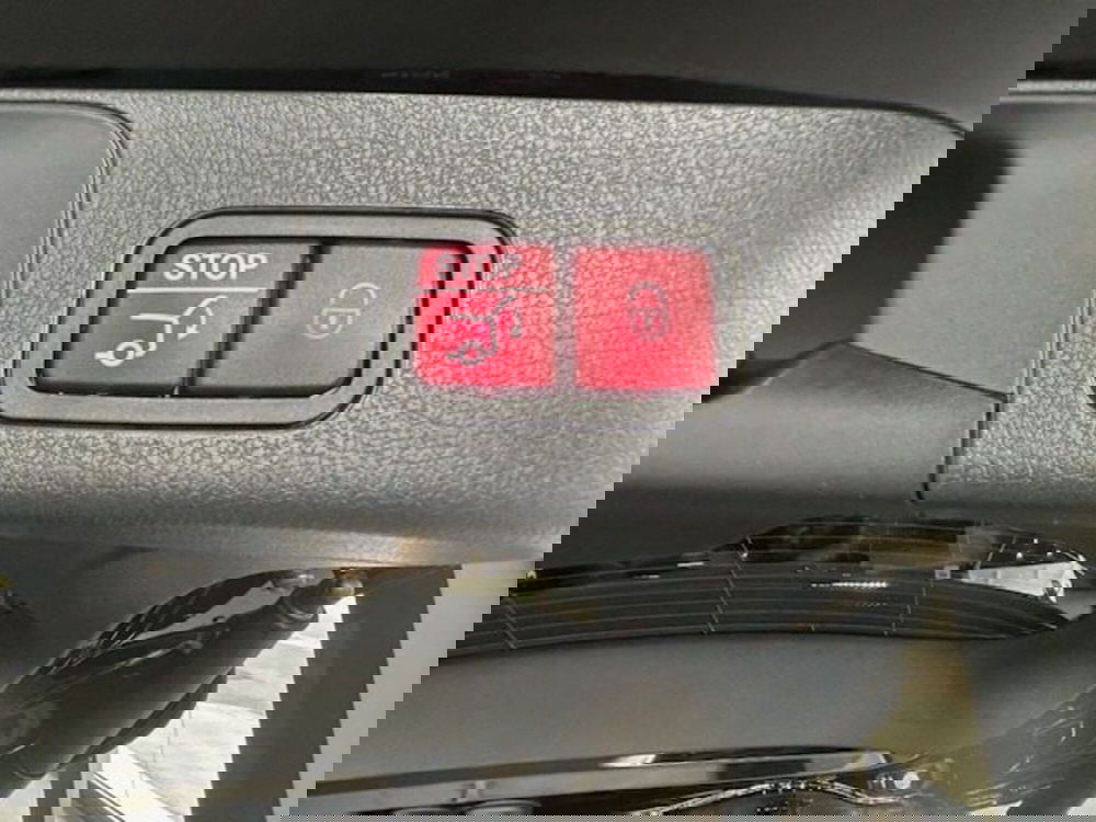 Mercedes-Benz GLB nuova a Potenza (15)