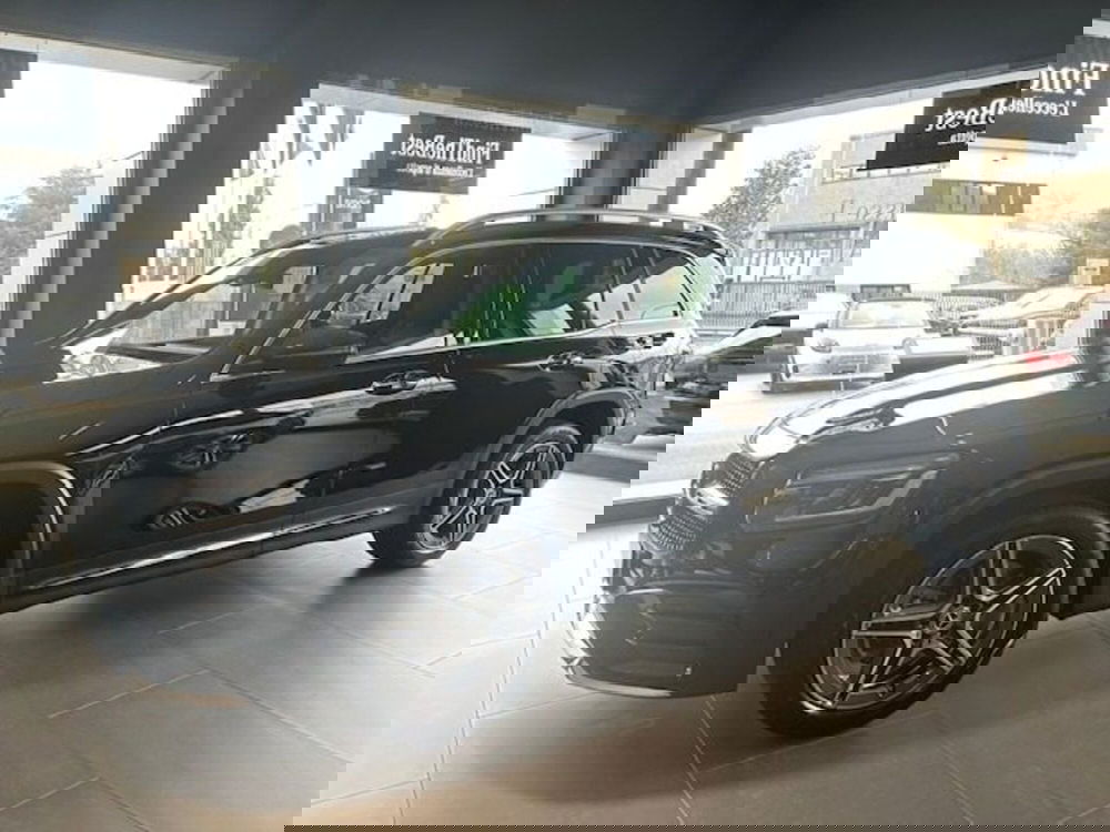 Mercedes-Benz GLB nuova a Potenza (4)