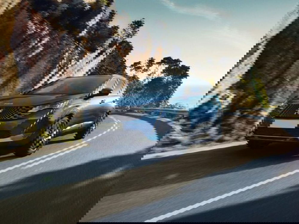 Peugeot 5008 nuova a Milano