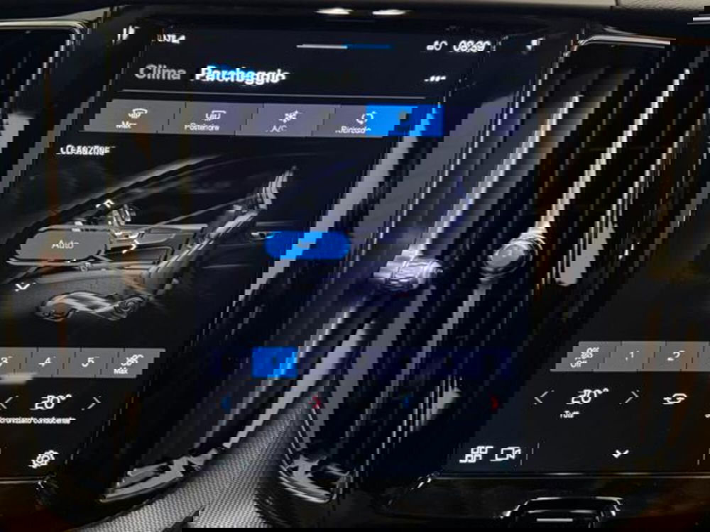 Volvo XC60 nuova a Como (10)