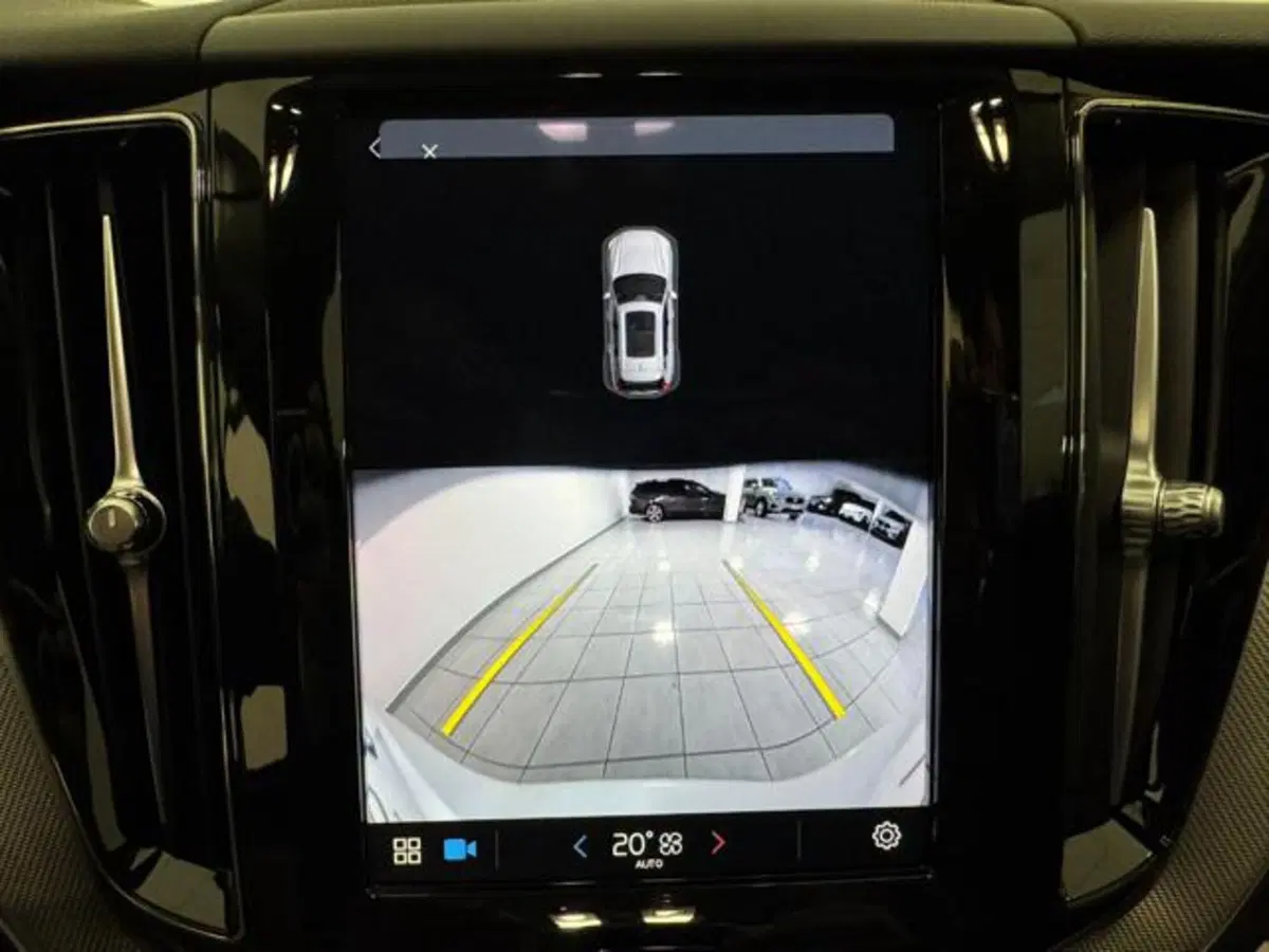 Volvo XC60 nuova a Como (12)