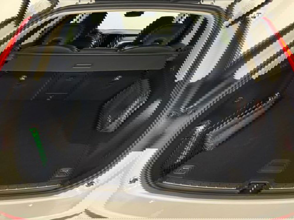 Volvo XC60 nuova a Como (13)