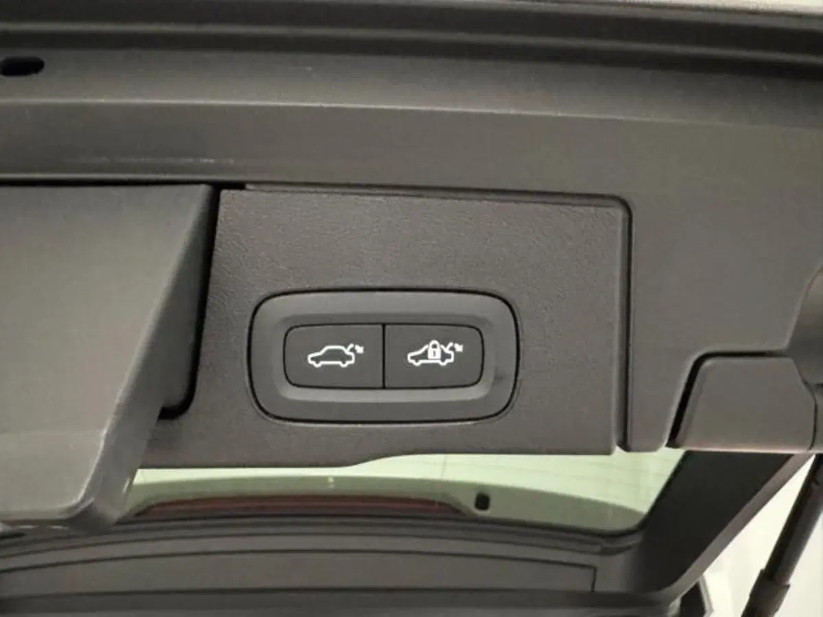 Volvo XC60 nuova a Como (14)