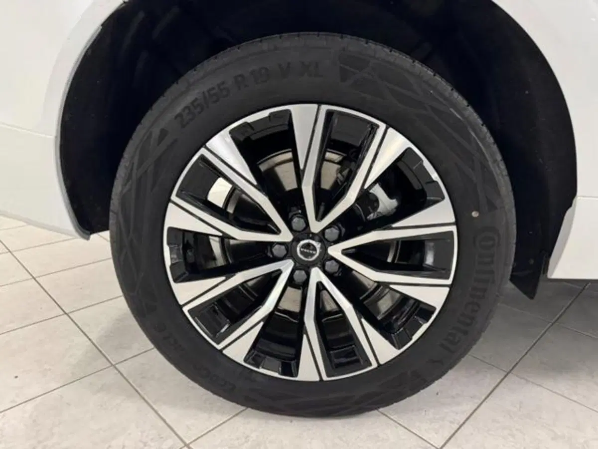 Volvo XC60 nuova a Como (18)
