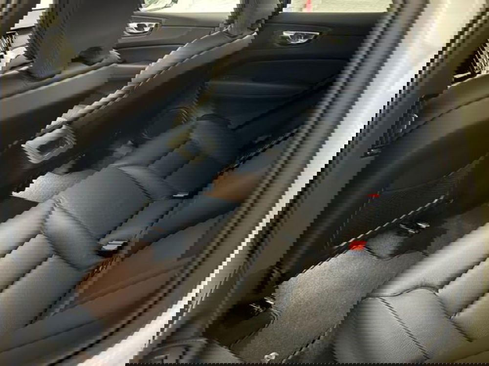 Volvo XC60 nuova a Como (9)