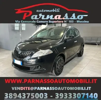 Lancia Ypsilon 1.0 FireFly 5 porte S&amp;S Hybrid Ecochic Silver del 2023 usata a Messina