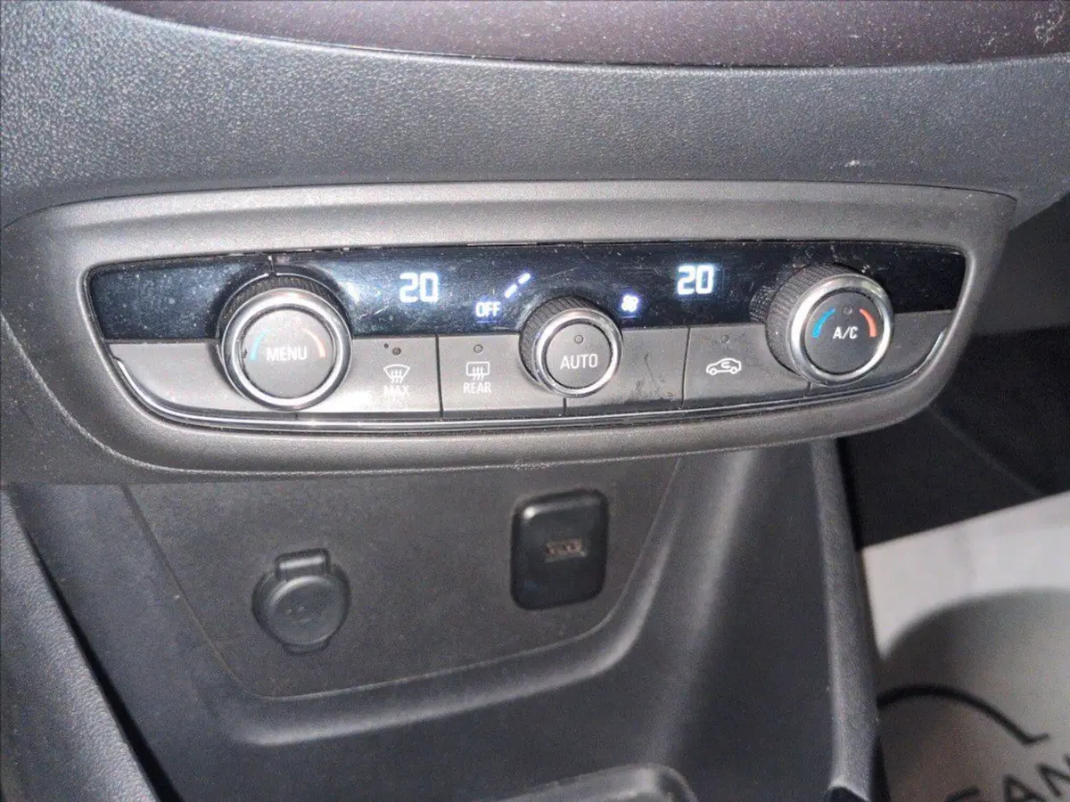 Opel Crossland X usata a Milano (12)