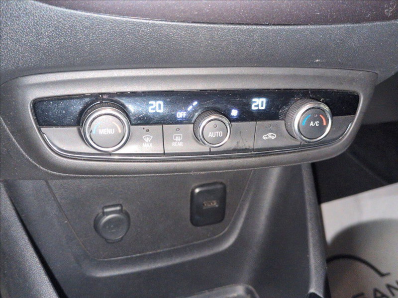 Opel Crossland X usata a Milano (12)