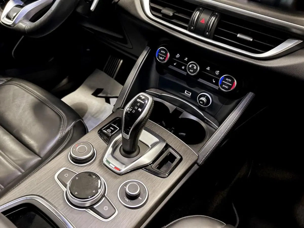 Alfa Romeo Stelvio usata a Piacenza (15)