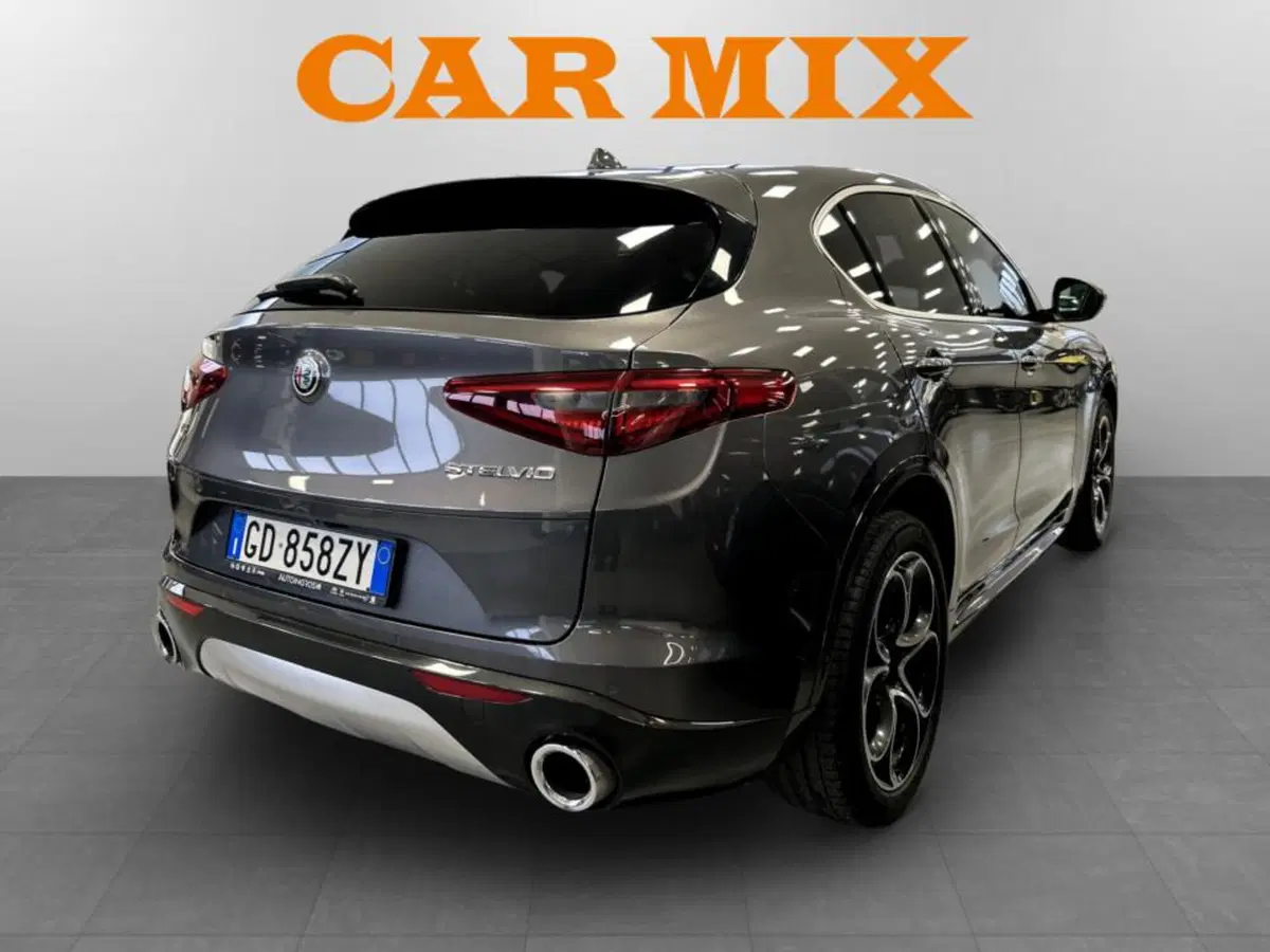 Alfa Romeo Stelvio usata a Piacenza (6)