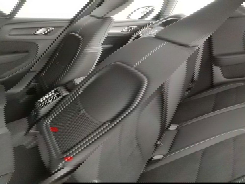 Volvo XC40 nuova a Modena (10)