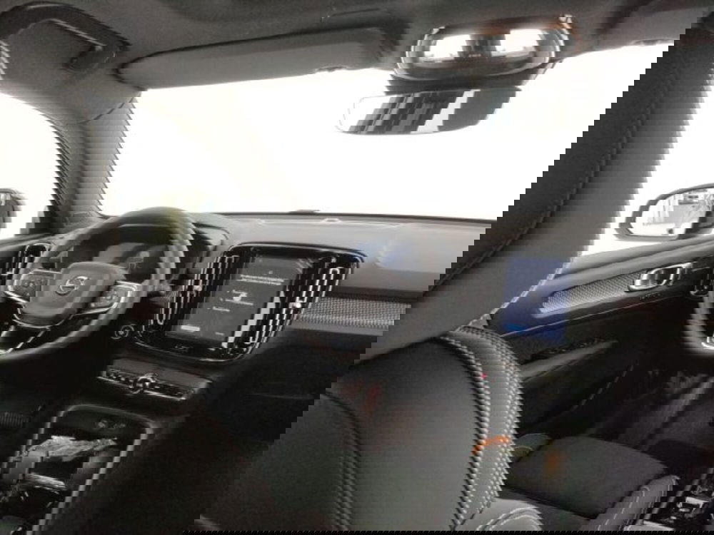Volvo XC40 nuova a Modena (14)