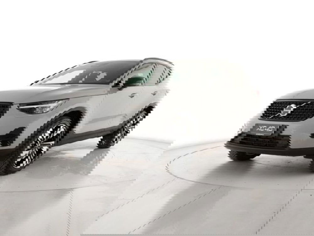 Volvo XC40 nuova a Modena (2)