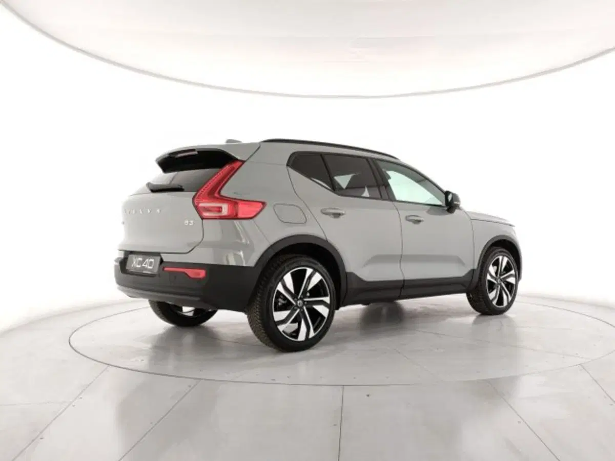 Volvo XC40 nuova a Modena (4)