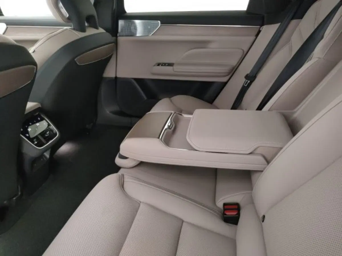 Volvo ES90 nuova a Modena (9)