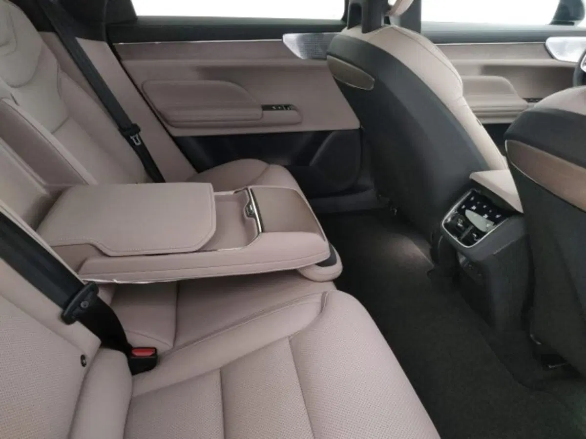 Volvo ES90 nuova a Modena (10)