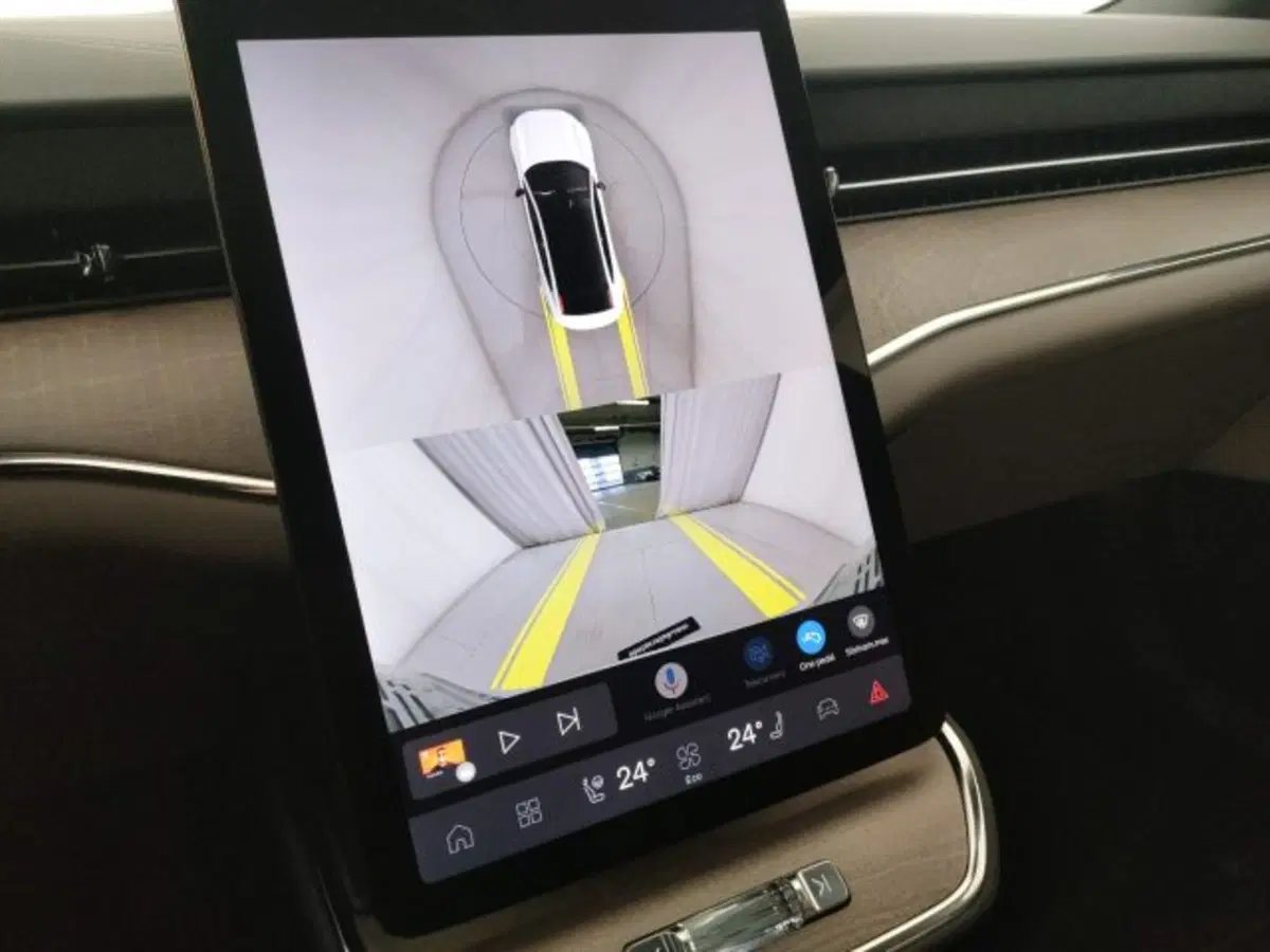 Volvo ES90 nuova a Modena (15)