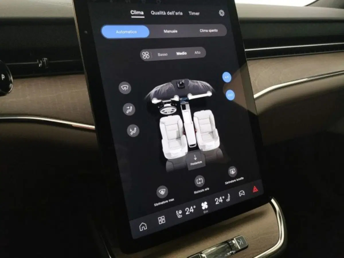 Volvo ES90 nuova a Modena (16)