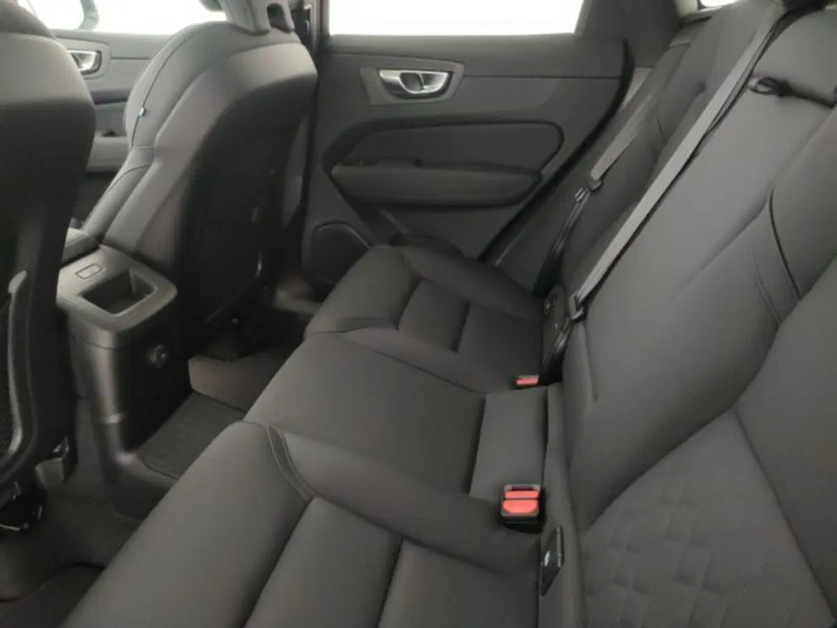 Volvo XC60 nuova a Modena (10)