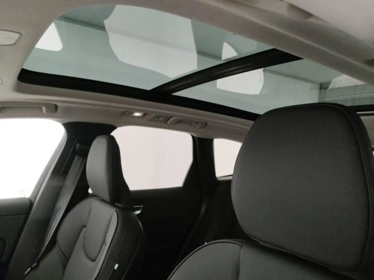 Volvo XC60 nuova a Modena (12)